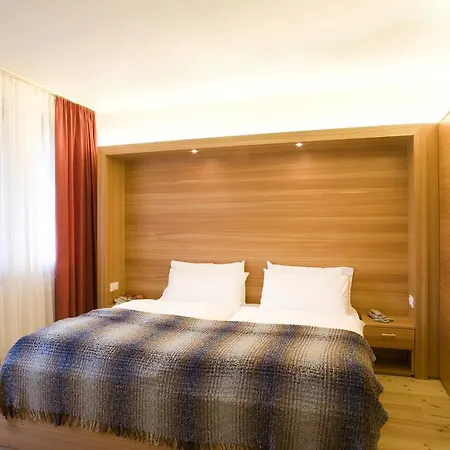 La Aparthotel 3*